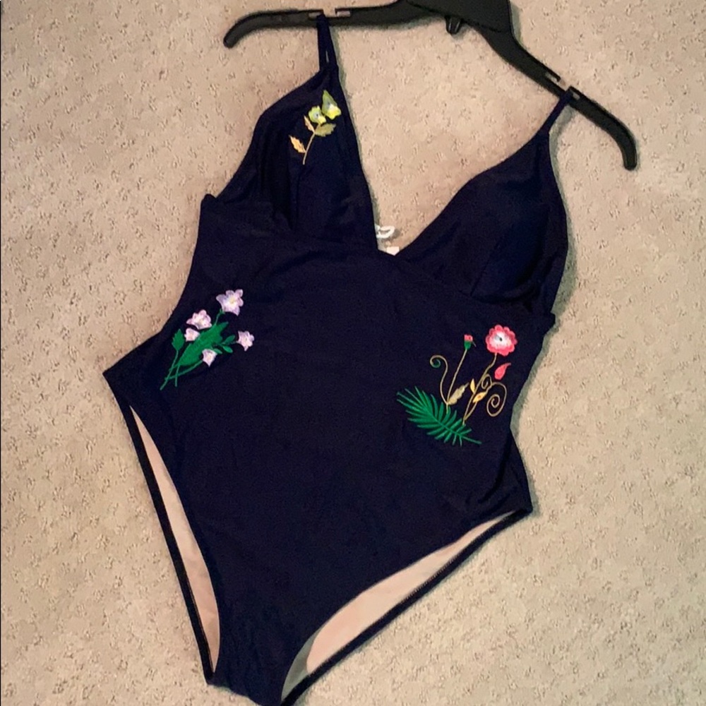 Women’s one piece bathing suit